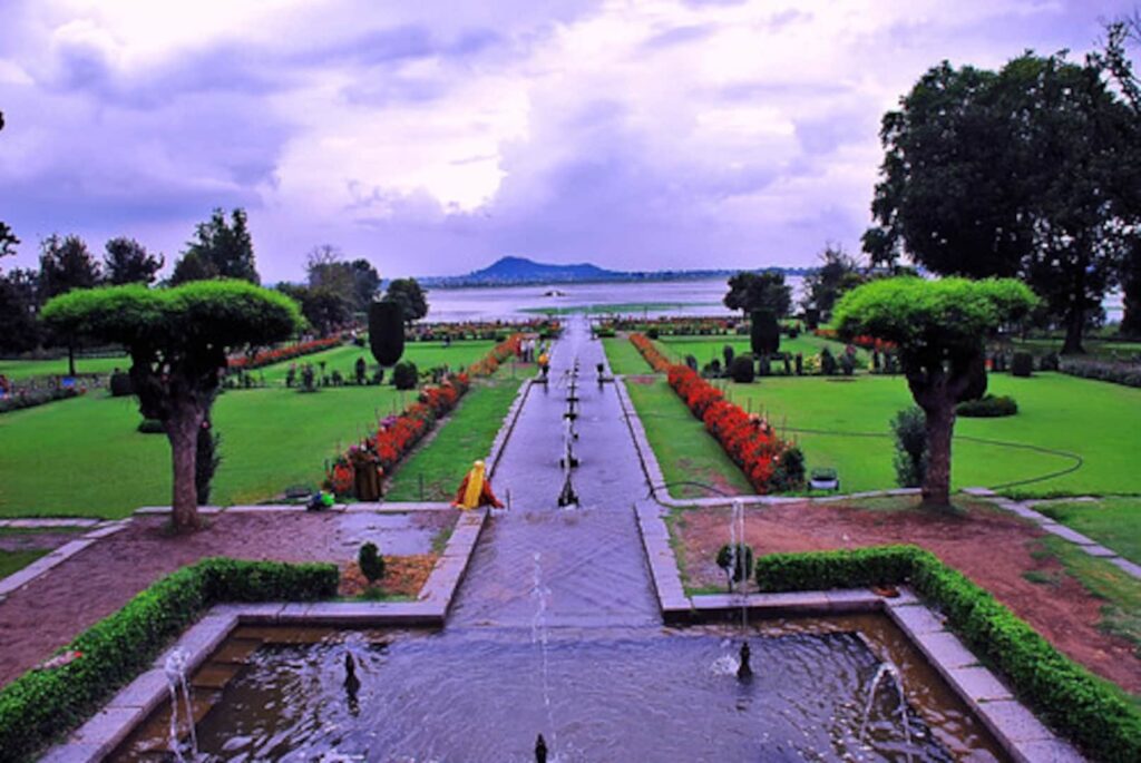 Most beautiful gardens in inida Mughal Garden Srinagar